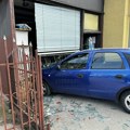 Kolima se zakucao u radnju u Čačku! Jezive slike sa mesta nesreće, vozač povređen: "Izgleda da mu je pozlilo"(foto)