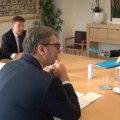 Razgovori Vučića i Kurtija sa evropskim posrednicima i dalje traju