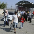 Grupa civila evakuisana iz Pojasa Gaze u Egipat preko prelaza Rafa
