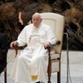 "Još sam prehlađen" – papa Franjo prekinuo govor, pa pregledan u rimskoj bolnici