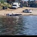 Novi šok na plaži u Srbiji! "Neko je mogao da strada": Kolima krenuo po pesku, kamera sve zabeležila