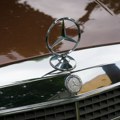 Kupili polovan Mercedes i ostali bez teksta - na točkovima zatekli drvene kočnice! FOTO