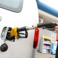 Pri brzini od 130 kilometara na sat automobil troši 30 odsto više goriva: ove greške dodatno prazne rezervoar