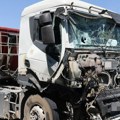 Stravičan prizor posle teške nesreće kod Šapca! Kamion koji je usmrtio dvojicu radnika potpuno smrskan: Otkinuta maska…