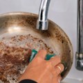 Kako sprečiti lepljenje hrane za tiganj