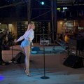Poznata pevačica u 49. godini ima struk od 62 cm, ne jede gluposti i ne pije alkohol: "Pantalone uvek sužavam" - Evo koje…