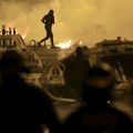 Žrtva nereda u Francuskoj Nastradao vatrogasac dok je gasio zapaljene automobile