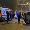 Stravična nesreća na Novom Beogradu: Sudar dva automobila, jedan se prevrnuo: Hitna pomoć prevozi povređene u bolnicu…