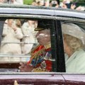 Kralj Čarls stigao na rođendansku paradu: Kejt zabrinuta, monarh oduševljen, Kamila se ne odvaja od njega (foto)