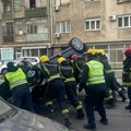 Filmska scena u centru Beograda! Saobraćajci i vatrogasci rukama prevrnuli auto sa krova nazad na točkove!