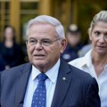 Bob Menendez osuđen na 11 godina zatvora: Za svoje usluge uzimao zlatne poluge, gotovinu i mercedes