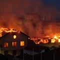 Opet buknuo požar u nekadašnjoj štampariji „Prosveta“, vatrogasci na terenu