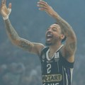 Karlik Džons: "Nikada nisam osvojio trofej, neverovatno!" Vašington: "Nije moglo bolje!"