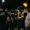 Pogledajte kako je policija potisnula građane na blokadi Autokomande VIDEO
