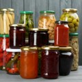 Tegle ajvara nema ispod hiljadarke, domaći džem 800 dinara! Porudžbine pristižu, a isporuka kreće za 15 dana