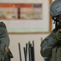 Težak incident u Čikagu: Policija pucala na naoružanu ženu nasred ulice