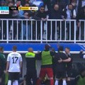 Ružne scene pokvarile lepu utakmicu: Navijači skandirali Stojkoviću „Mustafa“, on hteo da ih gađa flašicom!