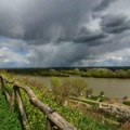 Promenljivo oblačno, toplo i veoma nestabilno, lokalno sa nepogodama