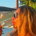 Zavirite na Anelin 37. rođendan u Dubrovniku ćerka najdraži gost! Tu je maćeha Stefana Karića - na stolu i od ptice mleko…