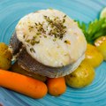 Recept za one koji ne vole ribu: Jedan neočekivan sastojk menja ukus oslića, a sprema se u rerni bez muke