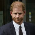 Princu Hariju naloženo da tabloidu plati odštetu od 48.000 funti