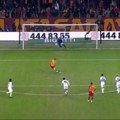 Istovremeno gostu poništen gol, domaćinu dat penal (VIDEO)