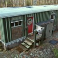 Penzionerka (70) napravila sama mali dom za godinu dana i manje od 20.000 evra: Nazvala ga "zmajevo gnezdo", u šumi je bez…