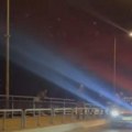 Drama u Novom Sadu: Žena pokušala da skoči sa mosta Duga, dvojica policajaca je sprečila! Ovo je mogući motiv (video)