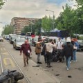 (Foto) drama kod Karađorđevog parka: Sudar automobila i motora: Delovi rasuti po putu, ima povređenih