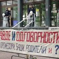 FOTO: Miran dan ispred novosadskog blokiranog suda, čeka se odluka "apelacije"