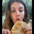Amerikanka došla na Balkan pa prvi put probala pogačice sa sirom: "Čekaj da uzmeš i jogurt uz to" (video)