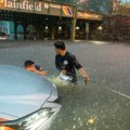 Apokaliptične scene u Njujorku: Voda prodrla u metro dok su putnici bili u vozu, kritično i u Nju Džersiju (VIDEO)