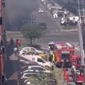 (Video) Gori stan u Novom Sadu! Vatrogasci aktivirali i dizalicu, crni dim se širi iz zgrade
