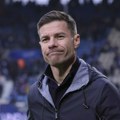 Čelsi i Ćabi Alonso - vruće je!