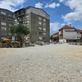Uređuje se još jedan prostor između stambenih zgrada. Radovi u Omladinskih brigada napreduju, rok za završetak do kraja avgusta…
