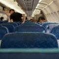 Zmija preplašila putnike u avionu, pojavila se iz pretinca za ručni prtljag