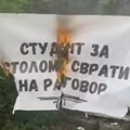 Studenti iznenada prekinuli akciju u Republici Srpskoj: Transparent im oteli i zapalili, oglasila se i policija
