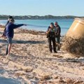 Policija istražuje džinovski metalni predmet pronađen na plaži u Australiji: Apel građanima da se ne približavaju