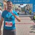 Promoviše i dalje zdrav život: Paraćinski profesor na polumaratonu u Subotici