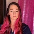 Šefovi su joj zabranili da dolazi na posao sa roze kosom – našla je rešenje zbog kojeg je postala zvezda na TikToku