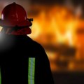 Jedna osoba povređena: Detalji požara na Bežanijskoj kosi VIDEO