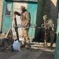Šokanatan snimak ukrajinskih jedinica! Žrtvuju celo naselje zbog svojih minobacača (video)
