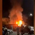 Mercedes nestao u buktinji: Tinejdžer (18) koji je tek položio izazvao sudar, vatra progutala vozilo, šok nastao kada je on…