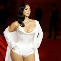 "Da li ovo znači da ne moramo više da depiliramo intimnu zonu?" Kim Kardašijan pozirala u kupaćem kostimu koji je izazvao…