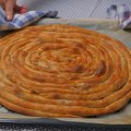 Manastirska pita bez kapi ulja: Toliko ukusna i hrskava da ćete je praviti i kada ne postite!