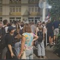 Hapšenje u Užicu: Skup ispred PU, dat rok da se uhapšeni pusti