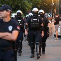 МУП: Полиција без употребе средстава принуде интервенисала током непријављеног окупљања у Земуну