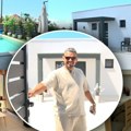 Spavaća soba gleda na crkvu, u dvorištu bazen i spa centar: Bora Santana nas je ugostio u svojoj mega luksuznoj vikendici -…