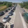 Od jutros gužve na graničnim prelazima: U Sremskoj Rači čeka se četiri sata