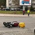Oboren motociklista na Zvezdari: Teška saobraćajna nesreća kod Šumica: Čeka se Hitna pomoć (foto, video)